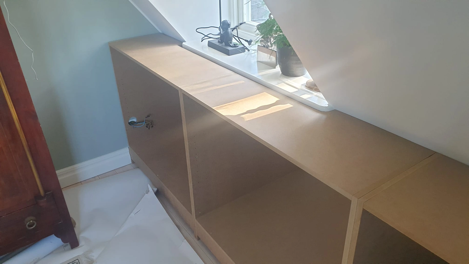 Elementskydd i ljust trä