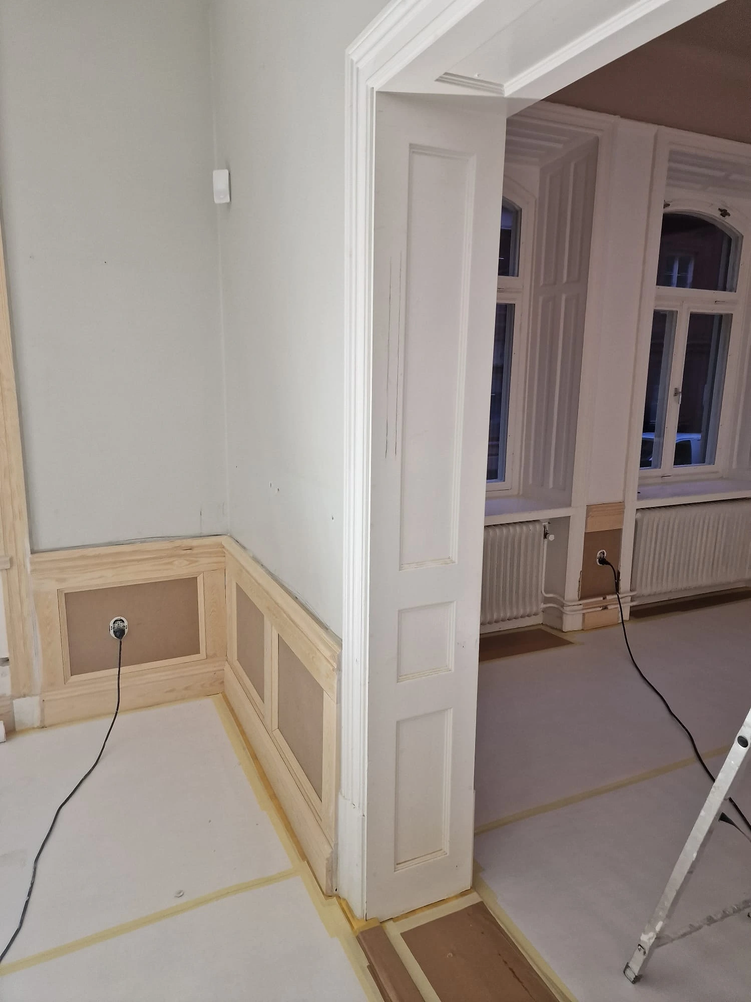 Ljusgröna bröstpanel & fönsternicher